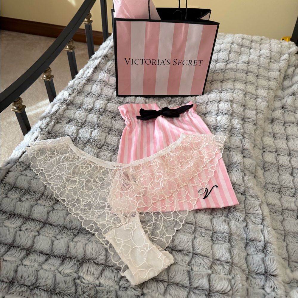 VICTORIA SECRET’S  CREAM HEART LACE PANTIES NWT PERFECT